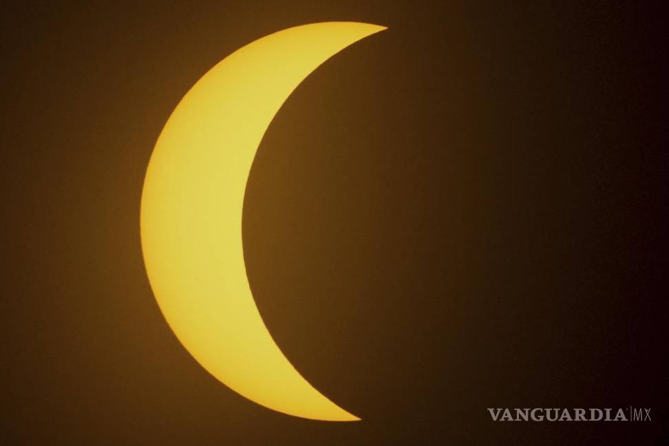 Así cautiva, maravilla y asombra el eclipse solar desde Mazatlán hasta la isla de Terranova (fotos)