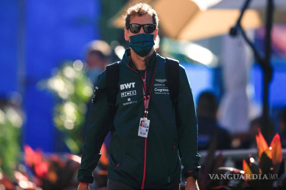 $!El alemán Sebastián Vettel de Aston Martin llega hoy, al Gran Premio de Fórmula Uno de México que se realiza en el Autódromo Hermanos Rodríguez en Ciudad de México
