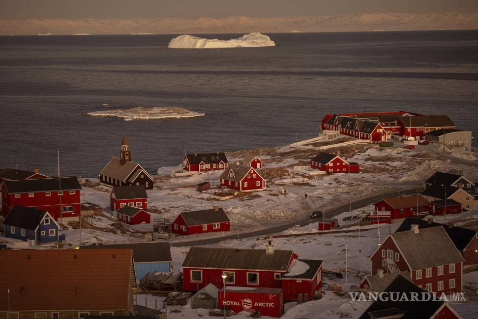 $!Un iceberg es visible cerca de la ciudad de Ilulissat, Groenlandia. La a IA está favoreciendo que se pueda avanzar en los sistemas de predicción meteorológica.