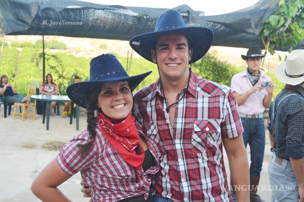 $!El maquillaje básico y los accesorios caseros son aliados infalibles para Halloween.