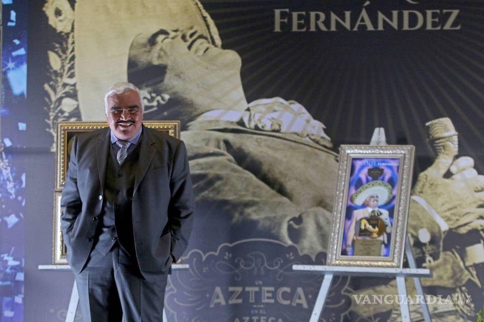 $!8 de noviembre de 2016. Vicente Fernández en una conferencia de prensa en la Arena VFG tras recibir un par de reconocimientos de una conocida disquera.Cuartoscuro/Fernando Carranza
