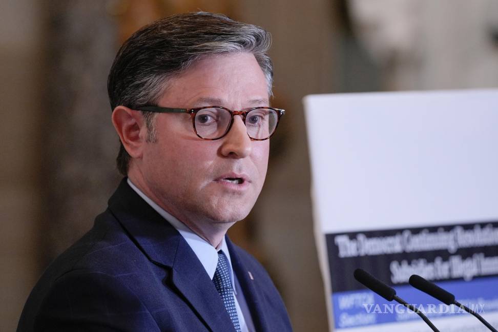 $!El presidente de la Cámara de Representantes, el republicano Mike Johnson, habla acerca del cierre de gobierno una conferencia de prensa en el Capitolio.