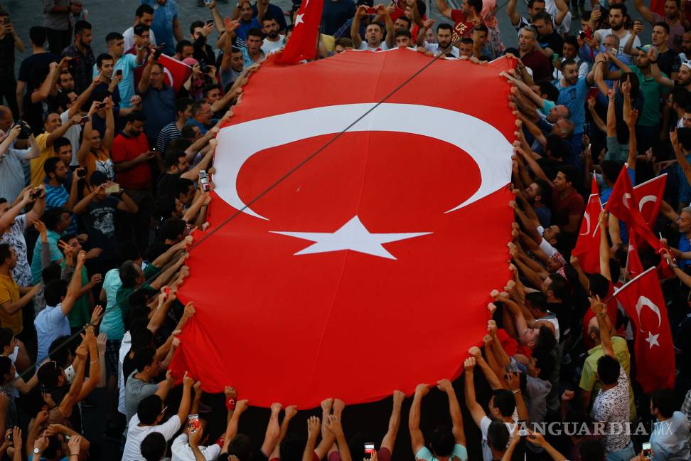 Turquía pide a Grecia extradición de ocho golpistas