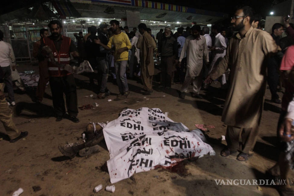 $!Mueren 72 en un ataque suicida contra cristianos de Pakistán; Talibán se lo adjudica