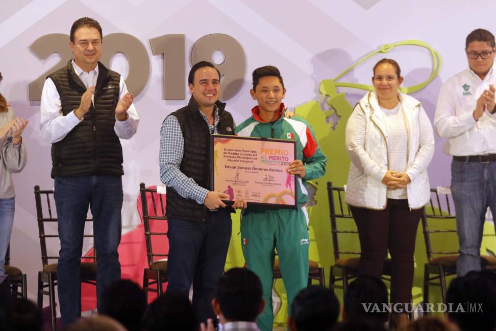 $!Entrega Municipio de Saltillo premio a los mejores deportistas