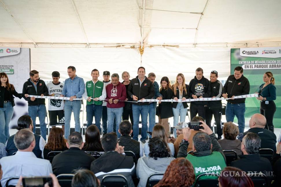 $!Autoridades estatales y municipales participaron en la entrega de obra.