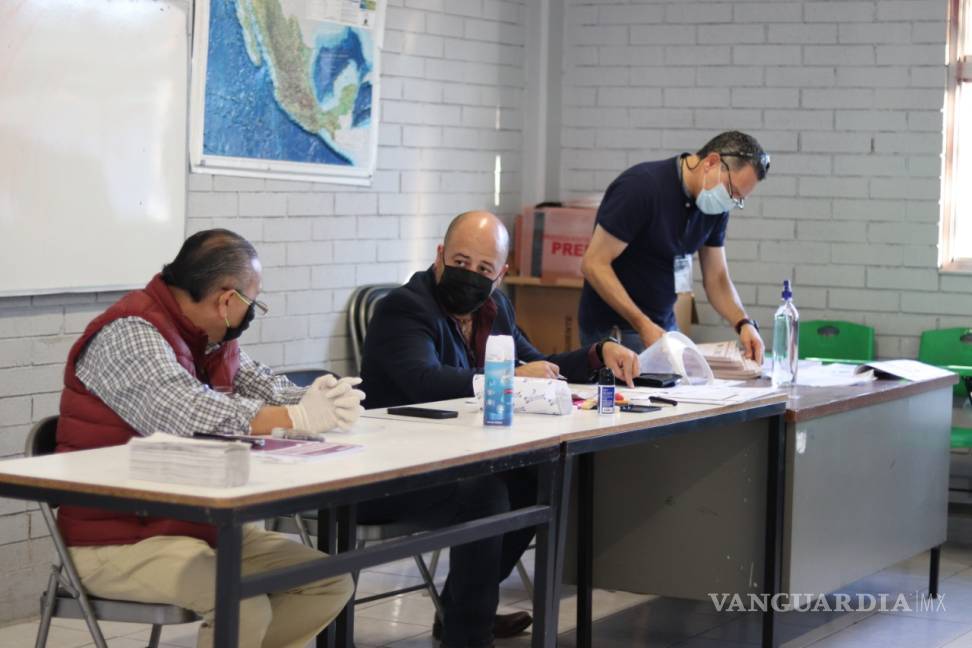$!Inicia lento el proceso electoral en zonas del distrito 14 de Coahuila, se registra poca afluencia