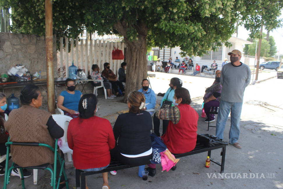 $!Mantienen campesinos de ejidos de Torreón protestas en Pemex por derecho de vía