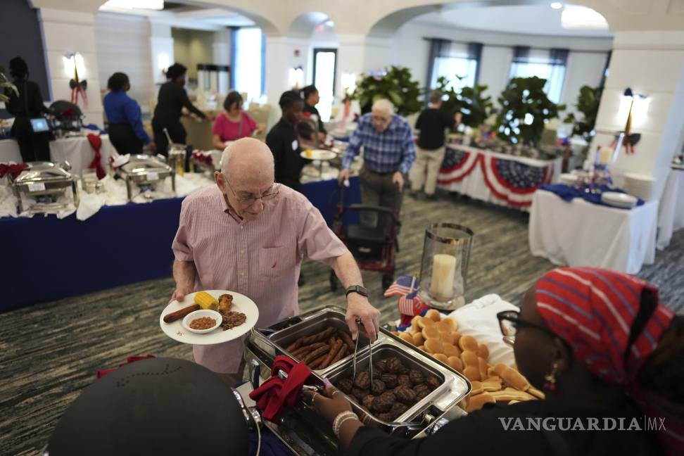 $!Rachel Blumberg, directora general de la empresa de asilos Toby and Leon Cooperman Sinai Residences, en Boca Raton, Florida, ya perdió a 10 trabajadores.
