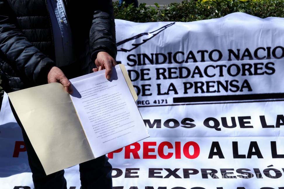$!Periodistas protestan frente a la SCJN por condena a Sergio Aguayo