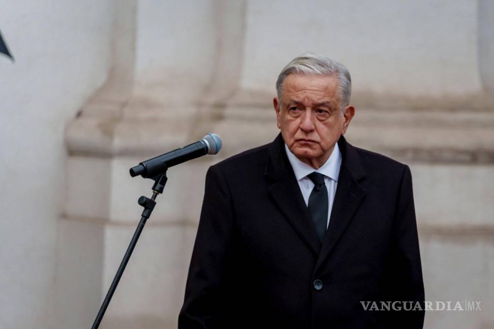 $!SANTIAGO, CHILE - SEPTEMBER 11: President of Mexico Manuel López Obrador looks on during his arrival at an official event with international dignitaries to commemorate the 50th anniversary of military coup of 1973 on September 11, 2023 in Santiago, Chile. (Photo by Sebastián Vivallo Oñate/Agencia Makro/Getty Images)