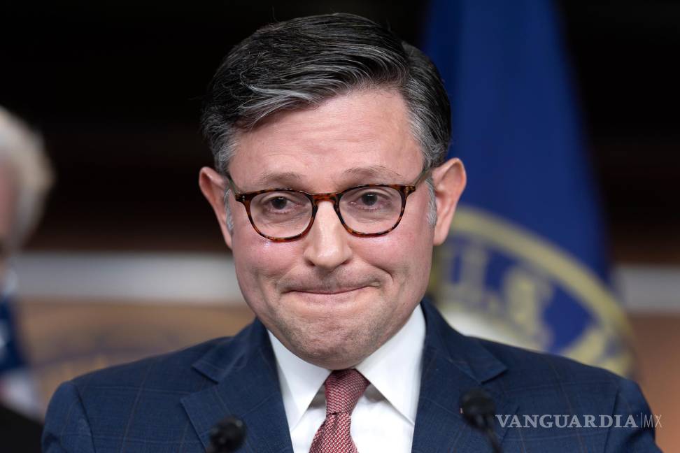 $!Mike Johnson, interrumpió las actividades legislativas para evitar posibles votaciones sobre la divulgación de los archivos relacionados con Epstein.