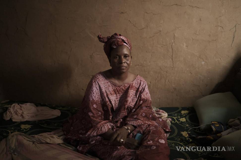 $!Adama Sarre, cuyo hijo Cheikh Dioum desapareció cuando intentaba llegar en barco a las Islas Canarias, en España.