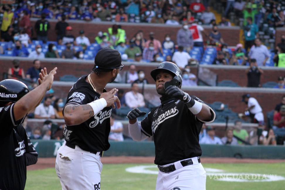 Los reciben a batazos, Saraperos a Generales