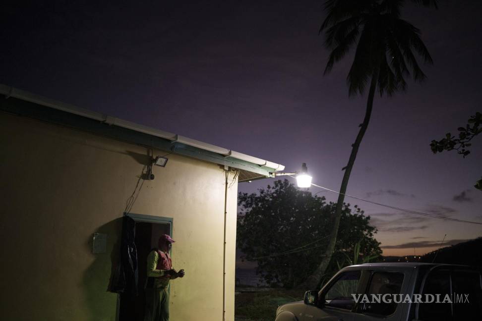 $!Lance Biggart, un pescador local, luego de un día de trabajo en Belle Garden, en la isla caribeña de Tobago, en Trinidad y Tobago, el 20 de enero de 2022.