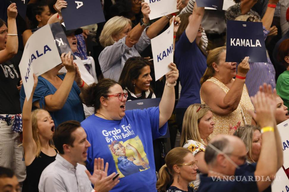 $!Cientos de simpatizantes de Kamala Harris la vitorearon en Milwaukee, donde generó una gran expectación.
