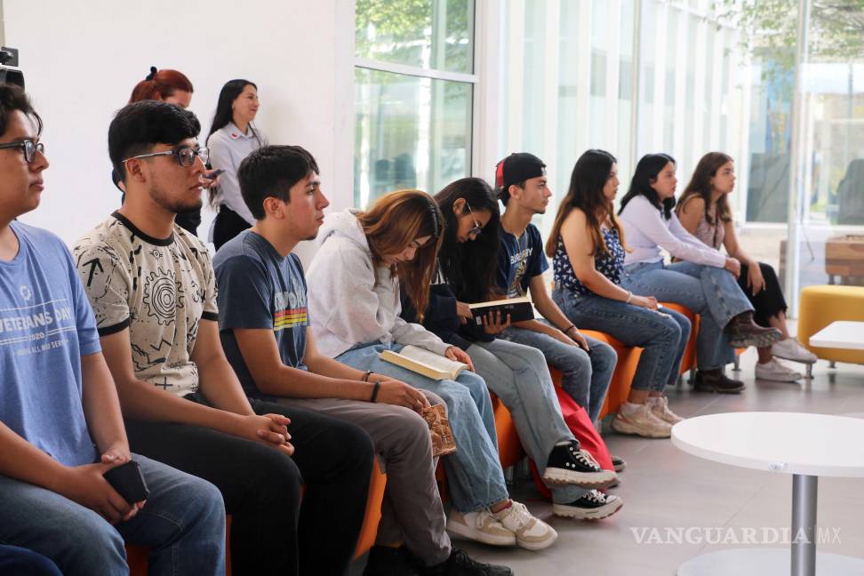 $!Alumnos de distintas escuelas y facultades de la UAdeC, participaron en el Maratón de Lectura en Voz Alta en su edición 2025.
