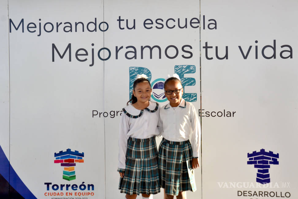 $!Alcalde de Torreón entrega techumbre en escuela primaria