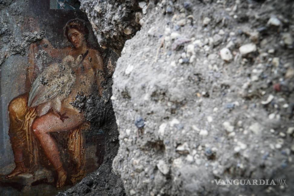 $!Descubren en Pompeya un fresco del mito griego de Leda y el cisne