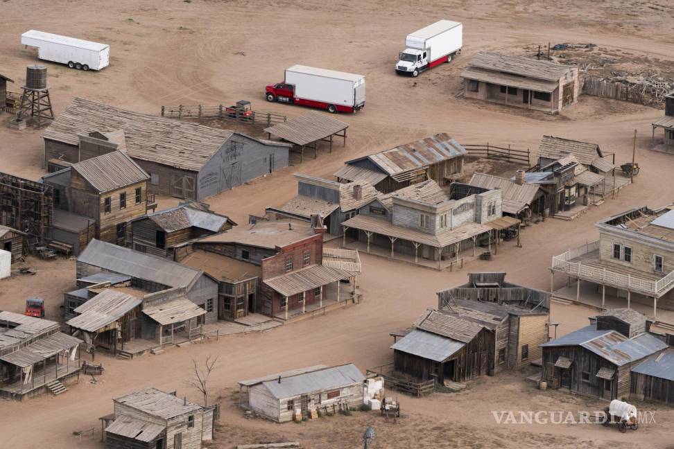 $!Una foto aérea del Rancho Bonanza Creek en Santa Fe, Nuevo México donde el actor Alec Baldwin disparó una pistola de utilería en el set de un western que se filmaba en el rancho. AP/Jae C. Hong
