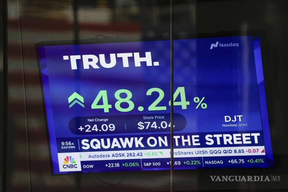$!El precio de las acciones de Truth Social se muestra en el edificio Nasdaq el martes 26 de marzo de 2024 en Nueva York.