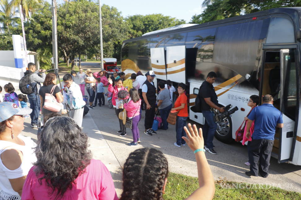 $!Viajan 41 soñadores de Saltillo a Mazatlán para conocer el mar