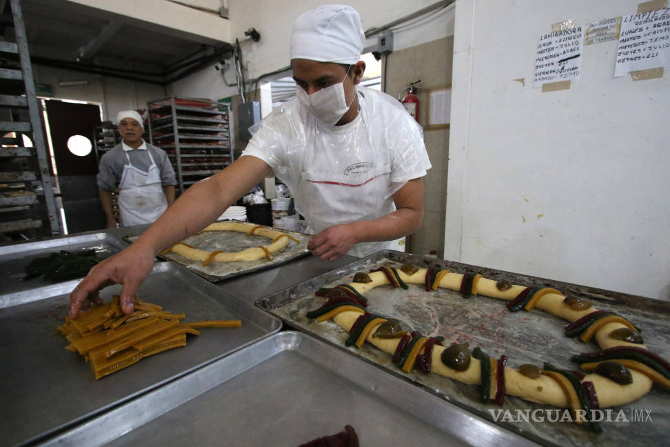 $!Miles de saltillenses se preparan para degustar la tradicional rosca de reyes