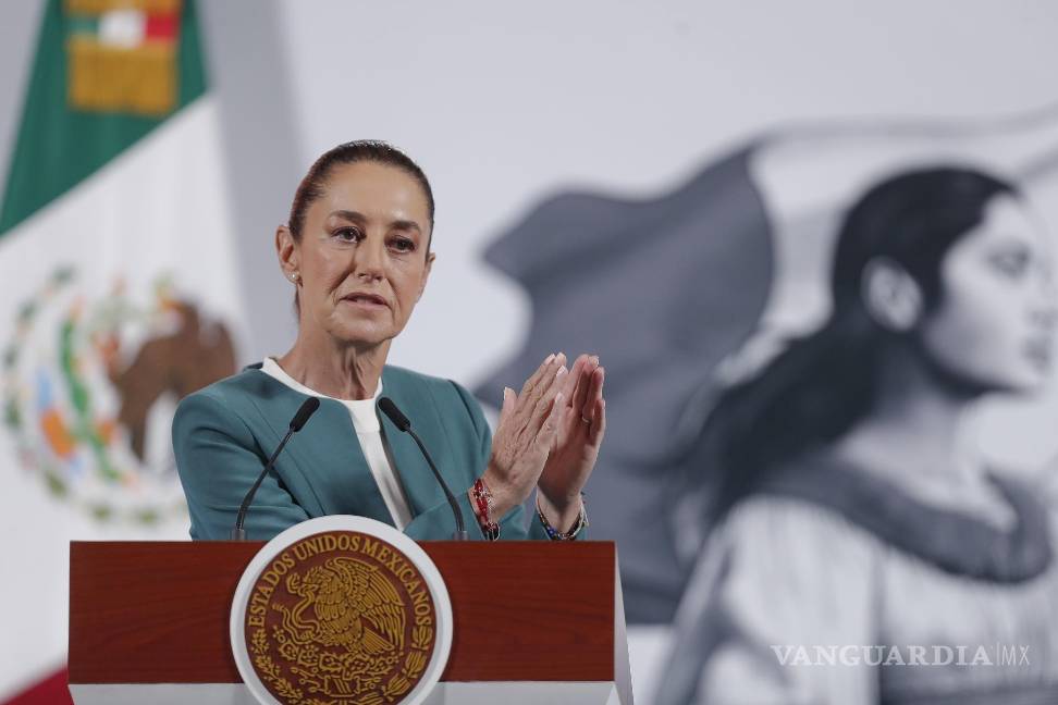 $!La presidenta de México, Claudia Sheinbaum, durante su rueda de prensa en Palacio Nacional en Ciudad de México.