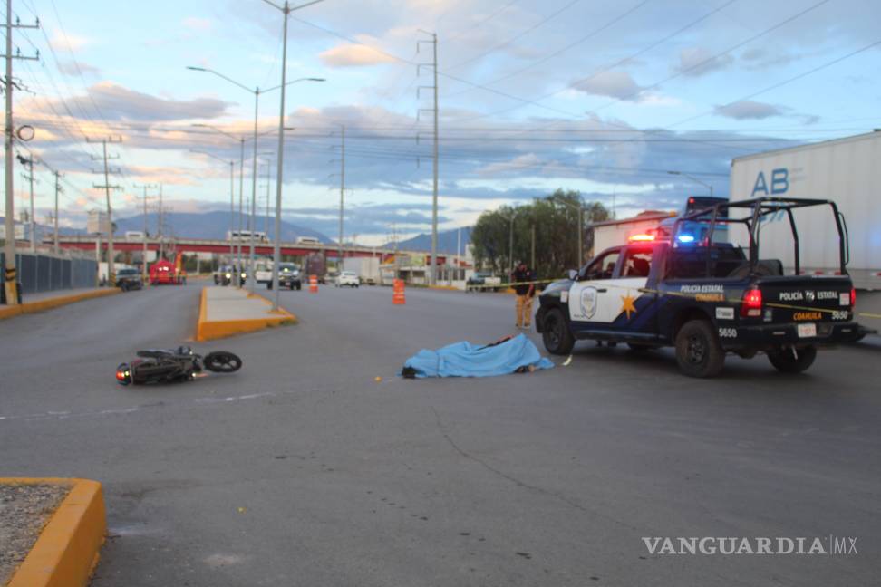 Muere joven repartidor al chocar contra camioneta, en Ramos Arizpe