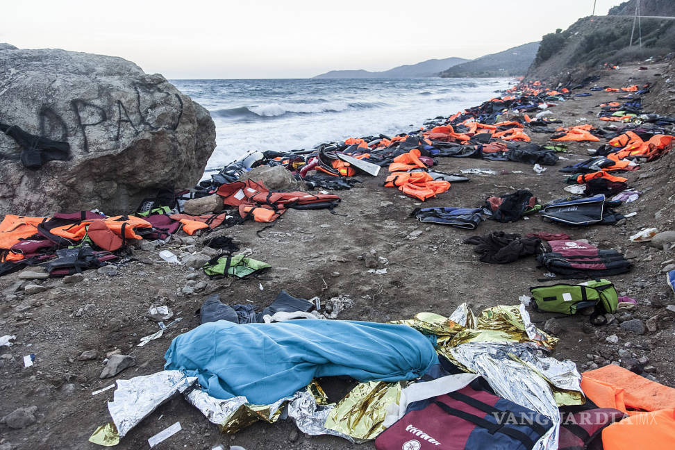 $!13 refugiados mueren en dos naufragios en el mar Egeo; seis son niños
