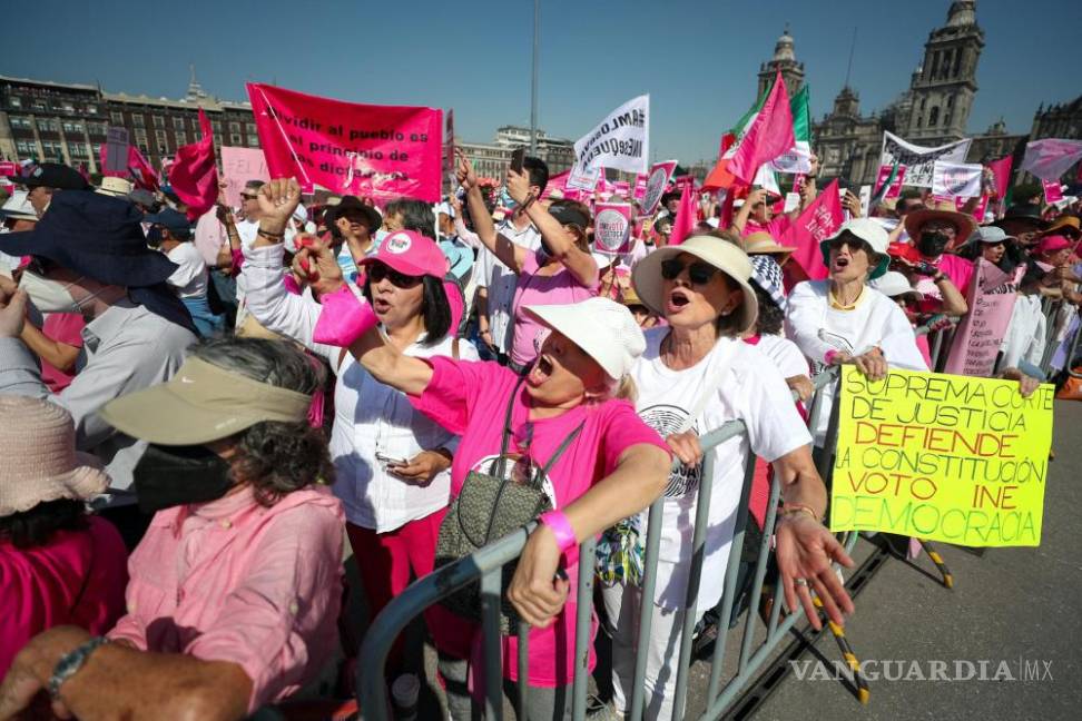 Así toman las calles y plazas miles de mexicanos para defender al INE (Fotos)