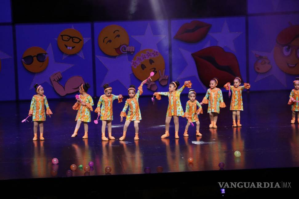 $!Liza Jazz celebra festival emoji