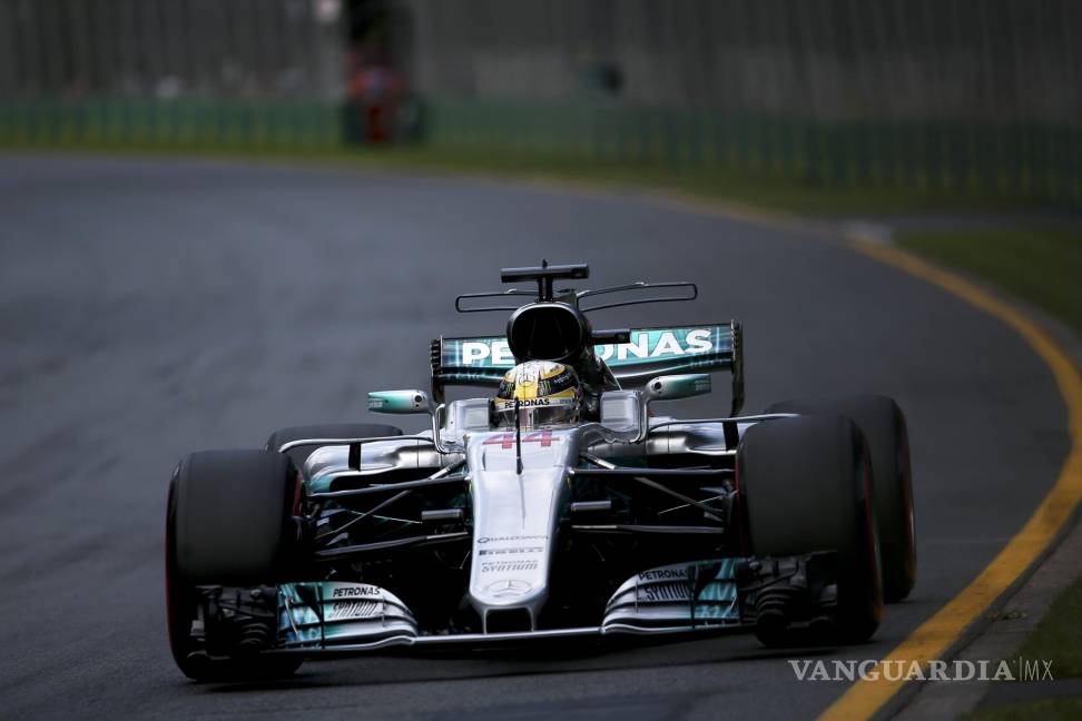 $!Lewis Hamilton gana la pole para el GP de Australia