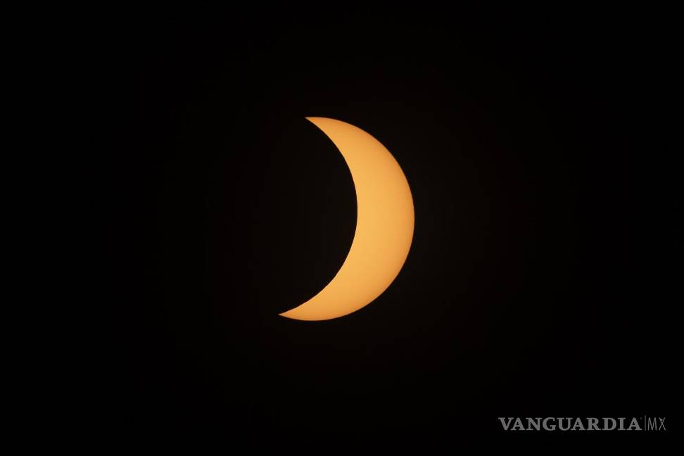 Así cautiva, maravilla y asombra el eclipse solar desde Mazatlán hasta la isla de Terranova (fotos)