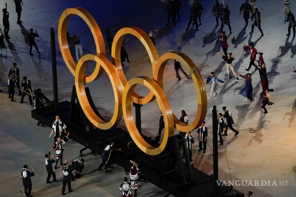 $!En imágenes; sin público, un espectáculo colorido y manifestantes anti-olímpicos se inaugura Tokio 2020
