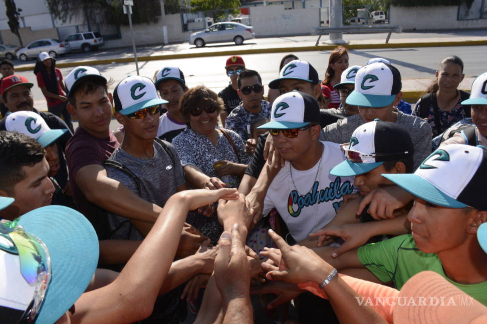 $!Reciben con banda a la Selección Coahuilense de Beisbol que ganó la medalla de plata en Olimpiada Nacional