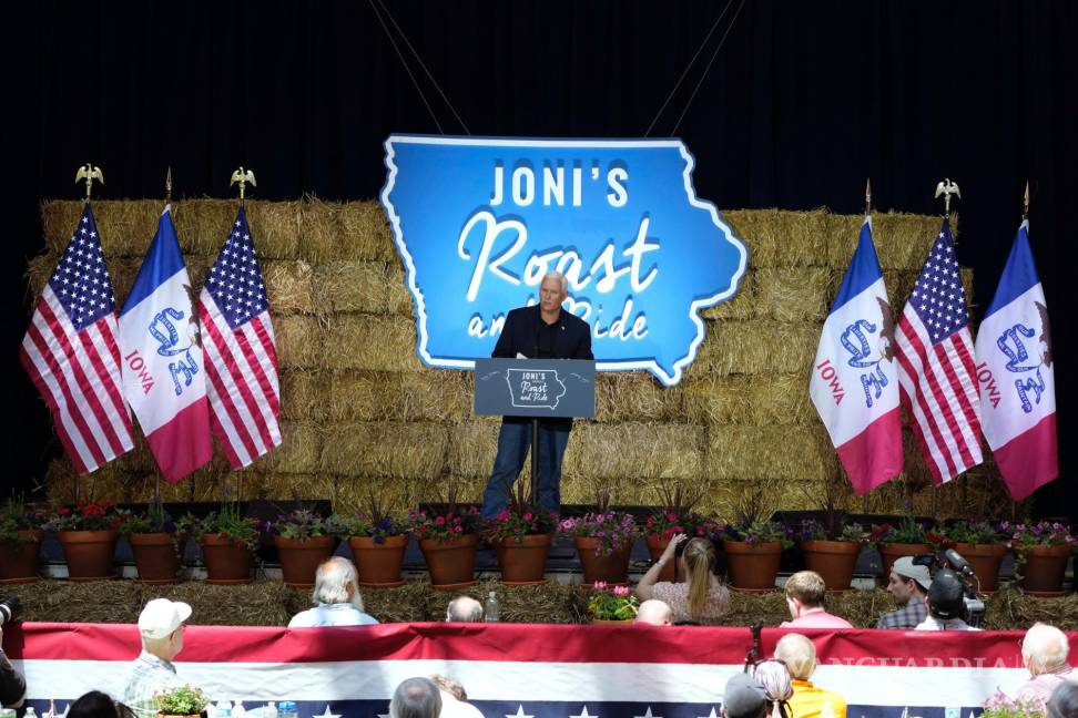 $!El exvicepresidente Mike Pence habla durante el Roast and Ride de la senadora estadounidense Joni Ernst, el sábado 3 de junio de 2023, en Des Moines, Iowa.