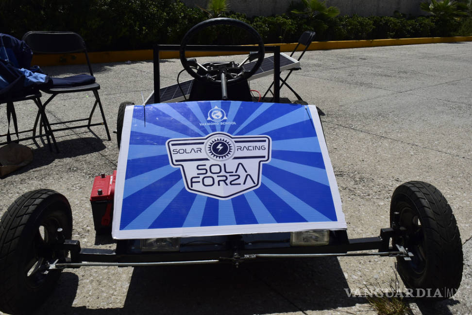 $!Estudiantes mexicanas crean auto de carga solar