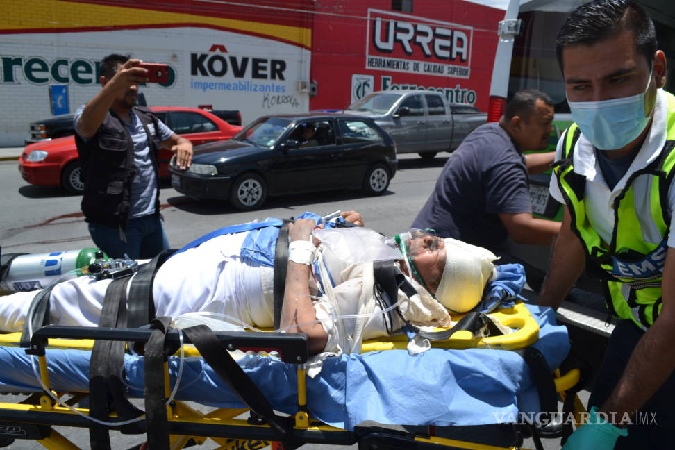 $!Mueren tres personas en volcadura en la carretera Matehuala-Saltillo