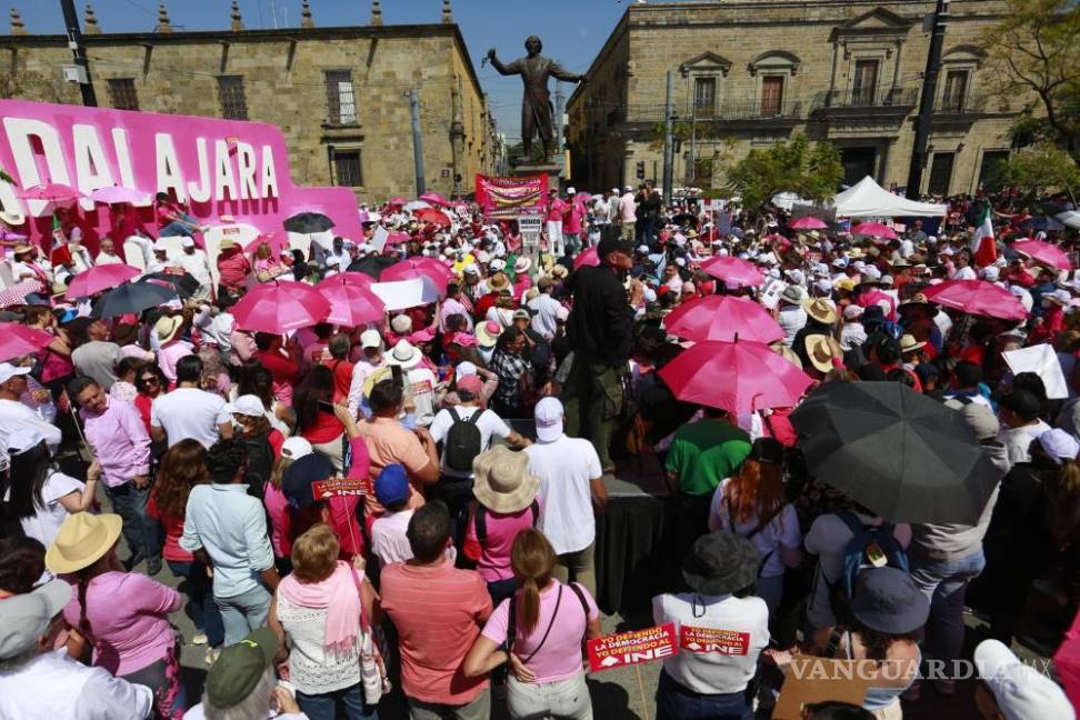 Así toman las calles y plazas miles de mexicanos para defender al INE (Fotos)