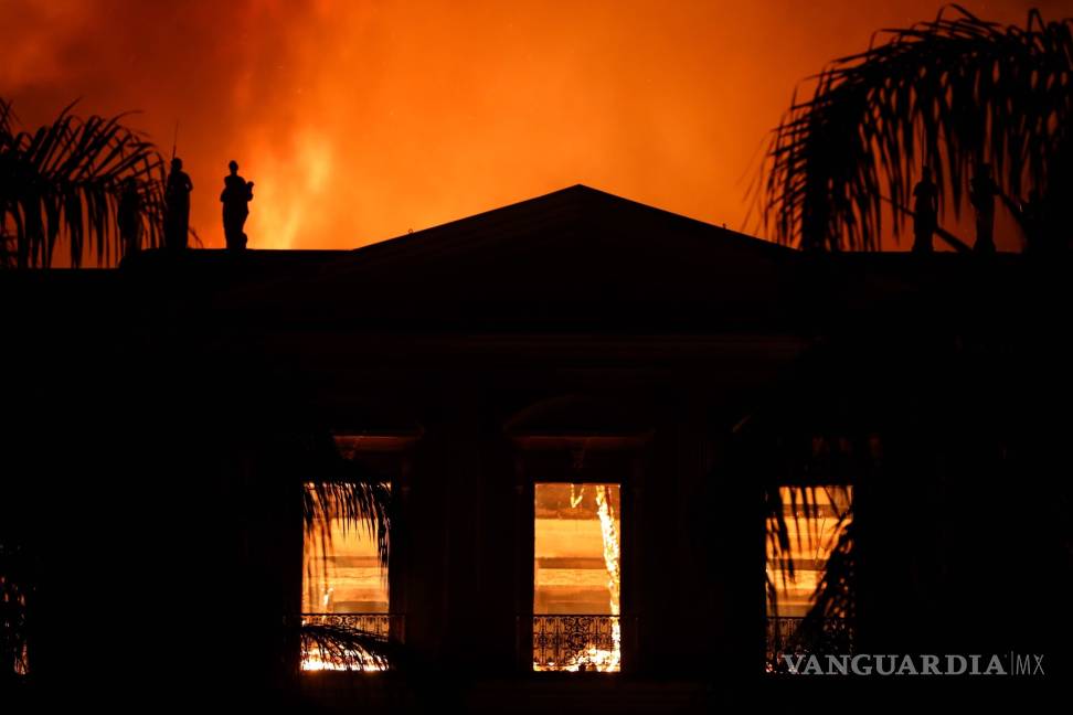 $!Brasil pierde buena parte de su historia, voraz incendio destruye el Museo Nacional y todo su acervo
