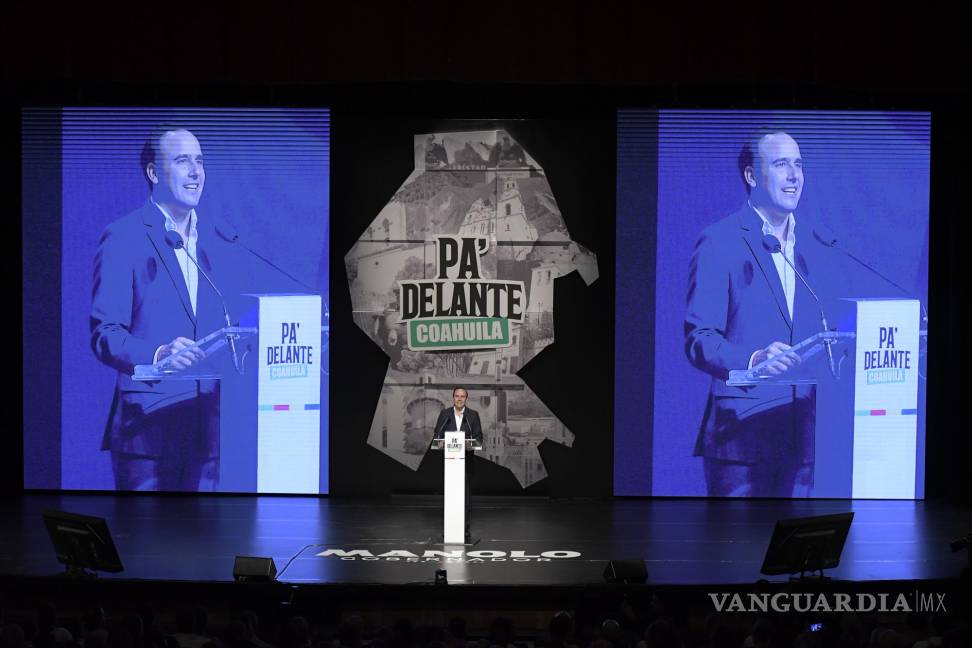 $!Manolo Jiménez, candidato a gobernador por parte del PRI-PAN-PRD, en el Teatro de la Ciudad “Fernando Soler”.