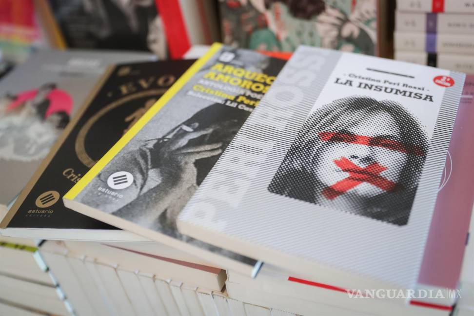 $!Vista de libros de la escritora uruguaya Cristina Peri Rossi en una librería en Montevideo (Uruguay). EFE/Federico Anfitti