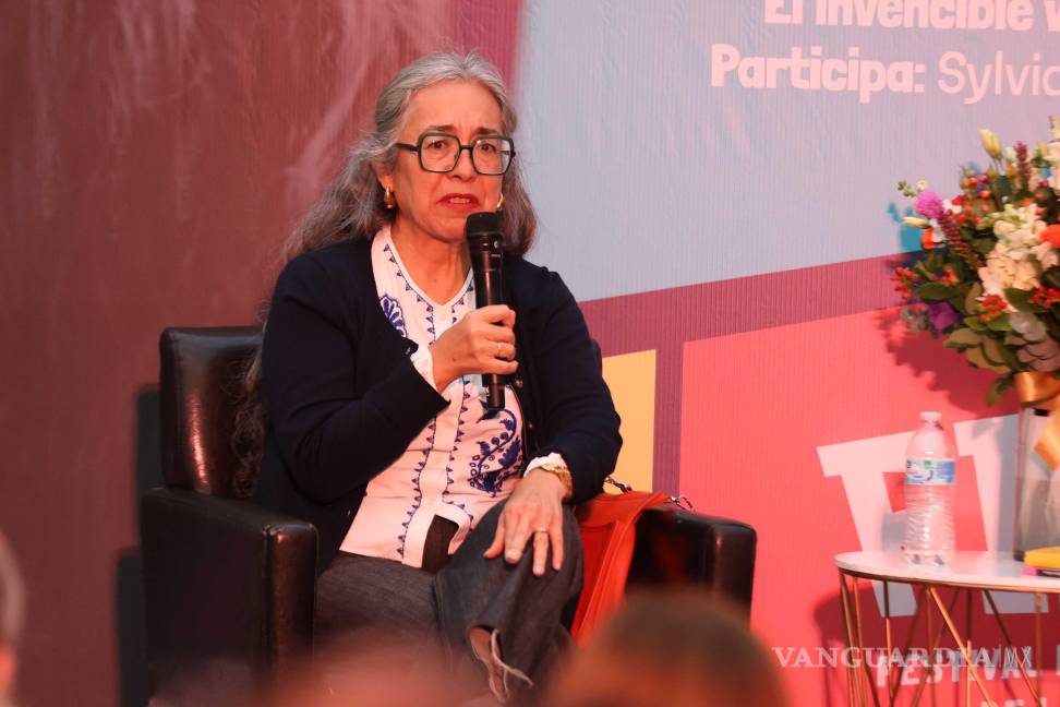 $!Cristina Rivera Garza comparte detalles de su obra literaria en charla en Saltillo