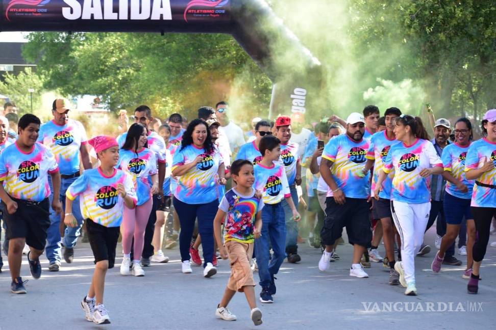 Con ‘nubes de arcoíris’ se lleva a cabo la exitosa carrera The Color Run 5k en San Buenaventura