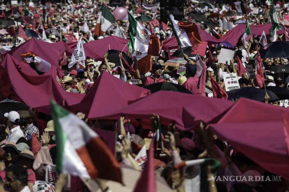 Así toman las calles y plazas miles de mexicanos para defender al INE (Fotos)