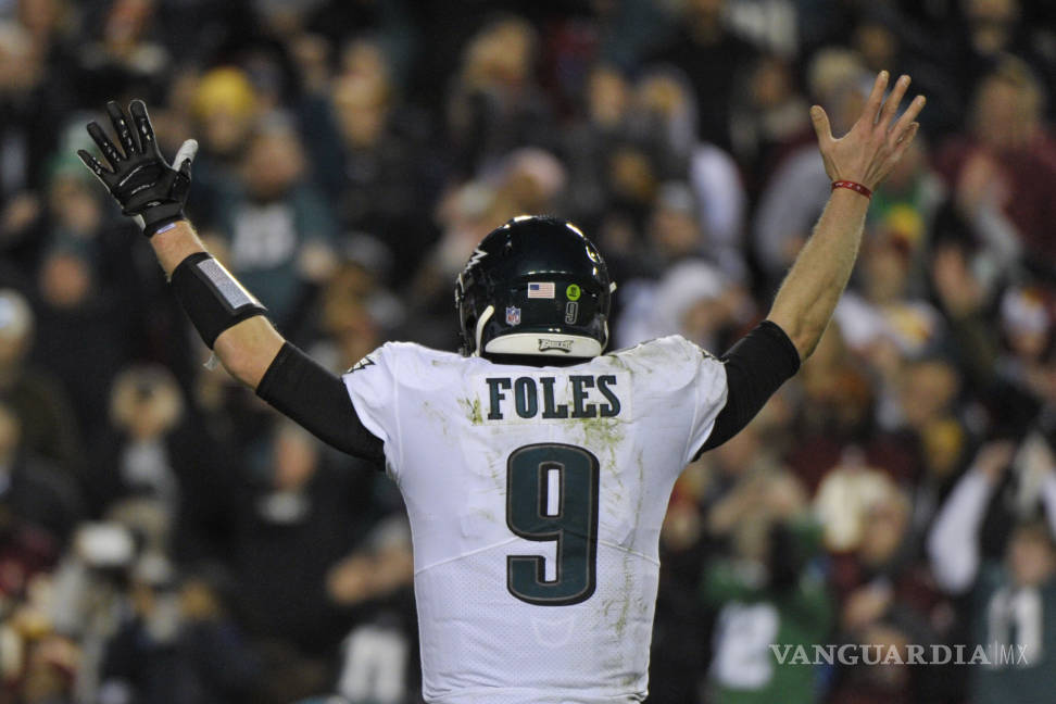 $!Nick Foles demuestra por qué es el mejor QB de los Eagles, metiéndolos a los Playoffs