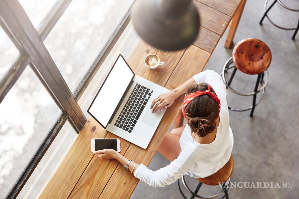 $!Los restaurantes y cafeterías son lugares poco seguros para teletrabajar debido a la vulnerabilidad de las redes wifi de esos locales.