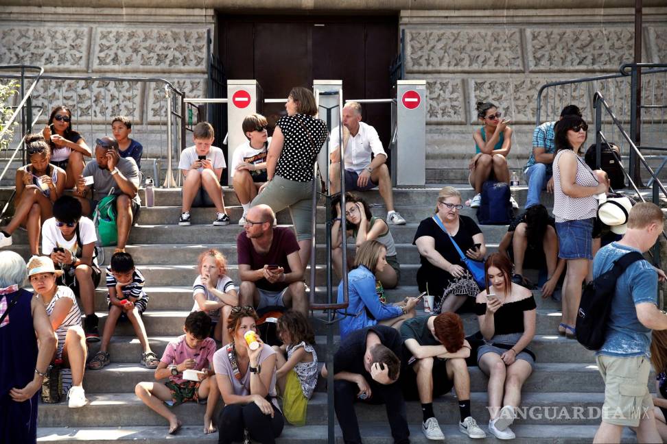 $!Turistas están frustrados por cierre de la torre Eiffel a causa de huelga