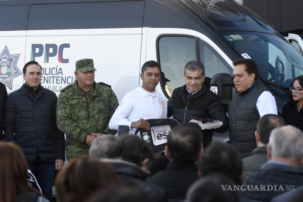 $!Gobierno de Coahuila entrega a policías y Fiscalía vehículos tácticos y equipados